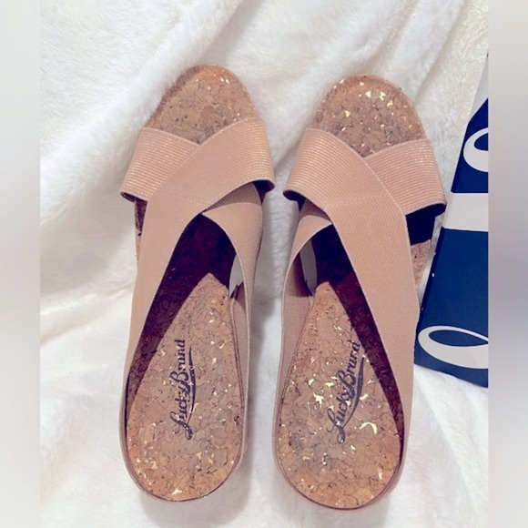 S25. Lucky Brand Women’s Miller2 Blush/Champagne/Dena Elastic Cork Wedges - Picture 4 of 6